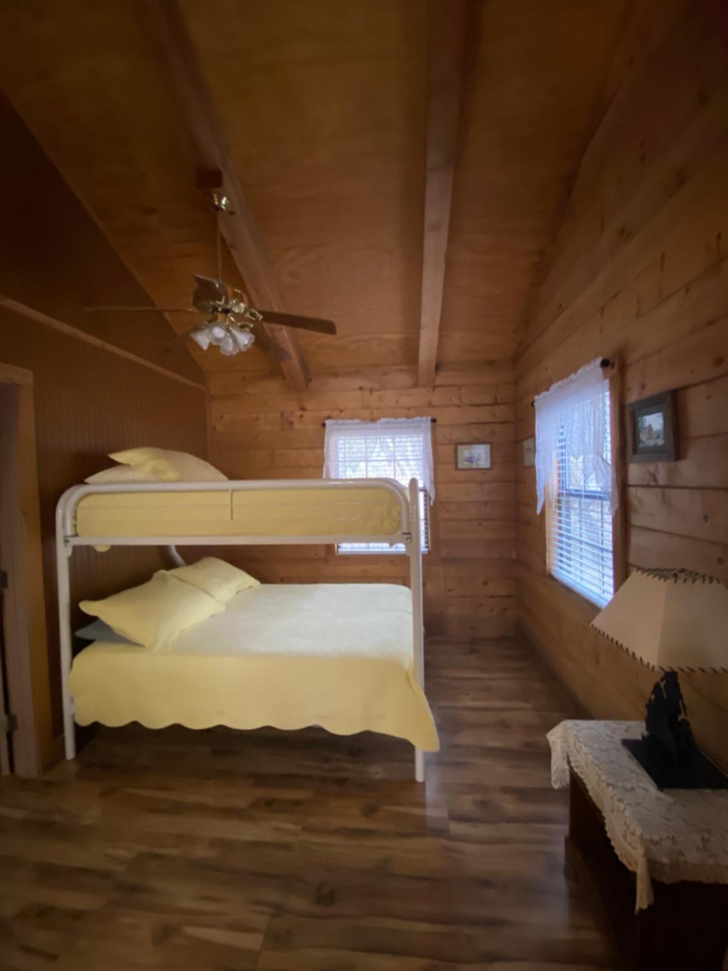A Peace Of Heaven Cabins And Rv Vanderpool Luaran gambar